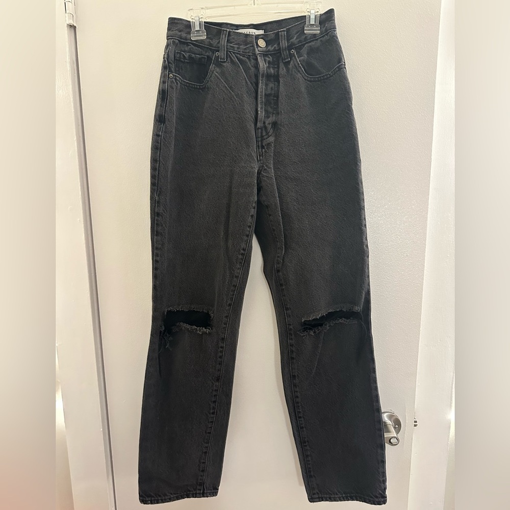 High-waisted Ripped Jeans